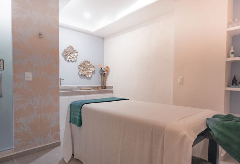 Pinnacle Resorts 220