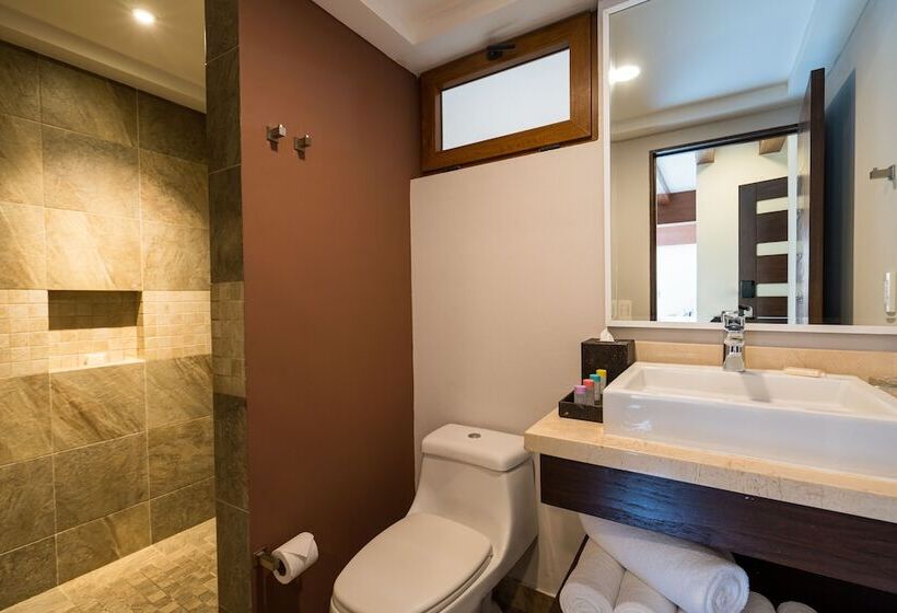 Pinnacle Resorts 220