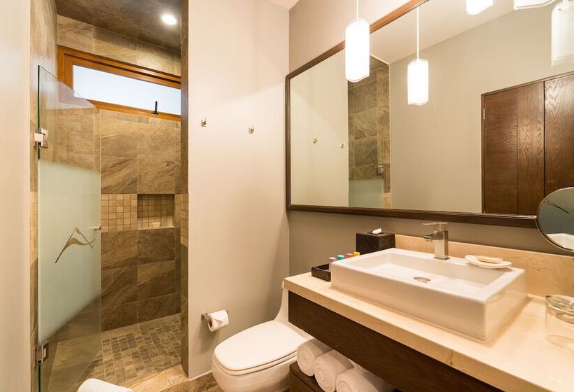 Pinnacle Resorts 220