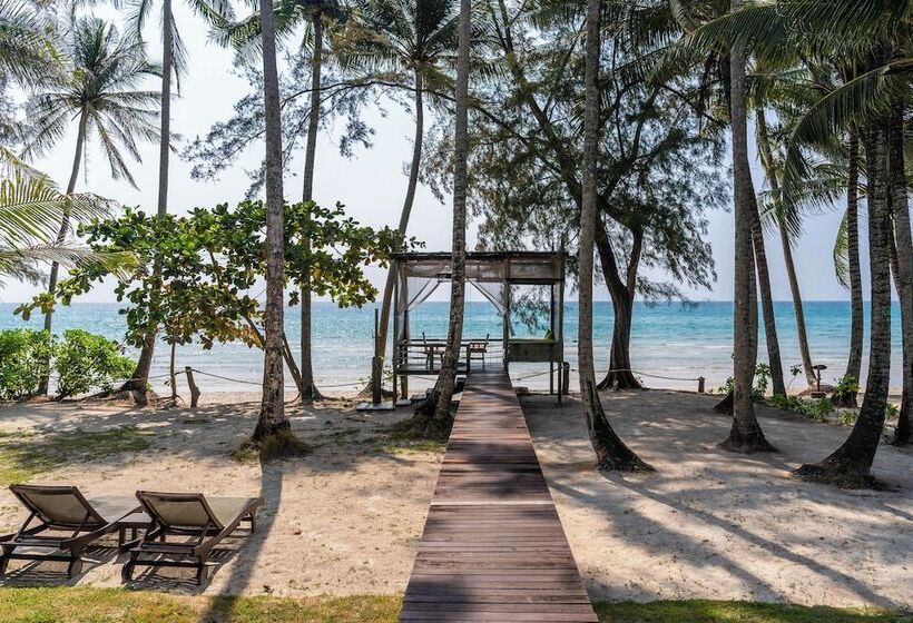 Resort High Season Pool Villa & Spa