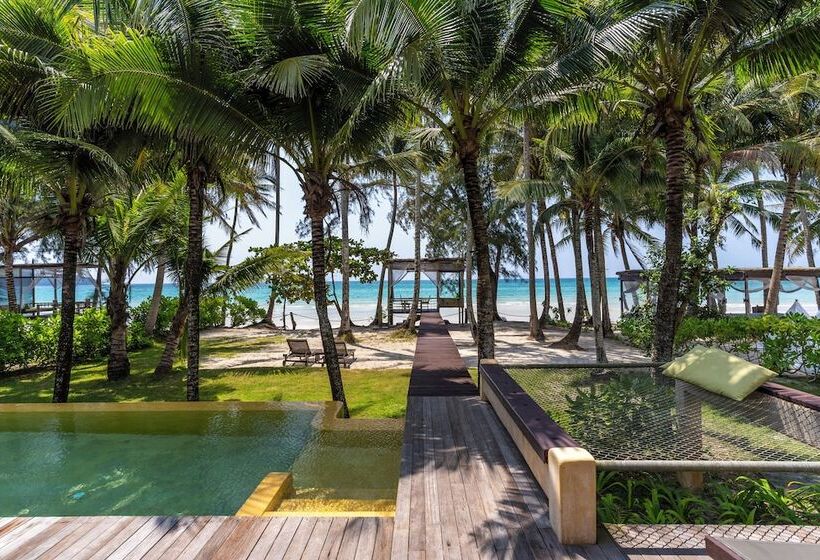 Resort High Season Pool Villa & Spa