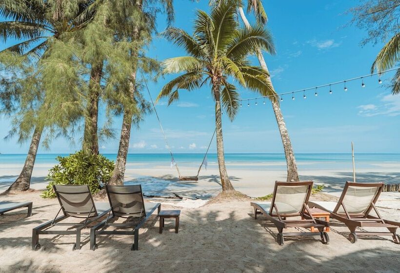 Resort High Season Pool Villa & Spa