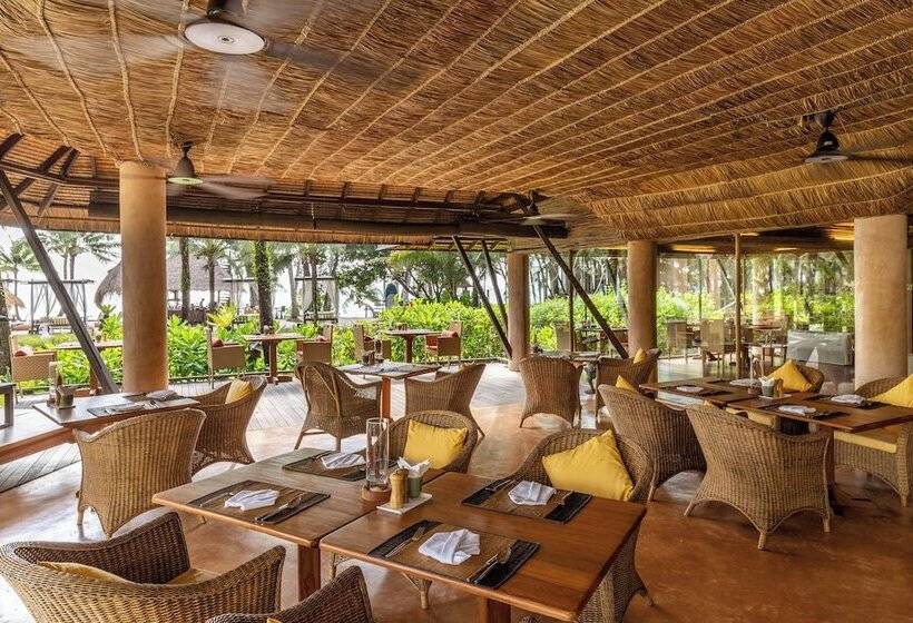 Resort High Season Pool Villa & Spa