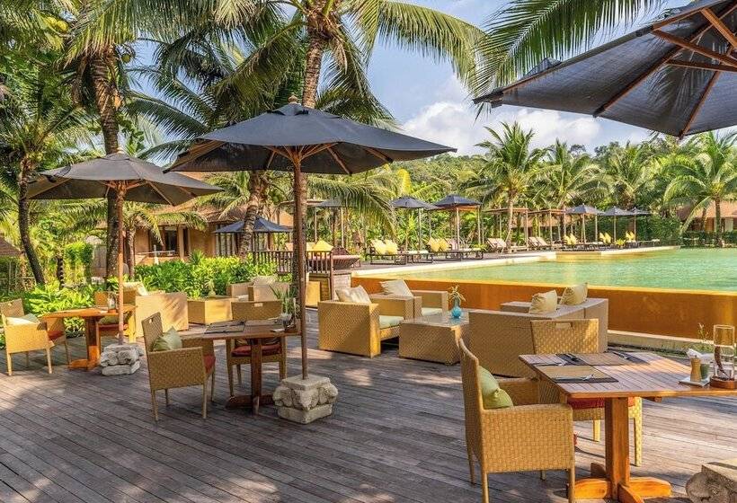 Resort High Season Pool Villa & Spa