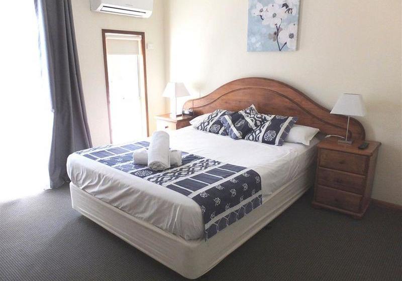 The Shores Holiday Apartments