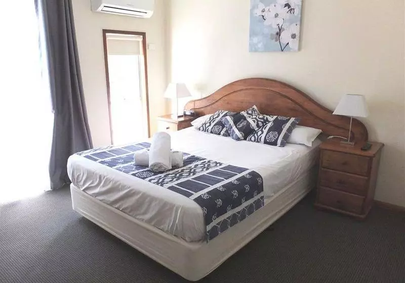 The Shores Holiday Apartments