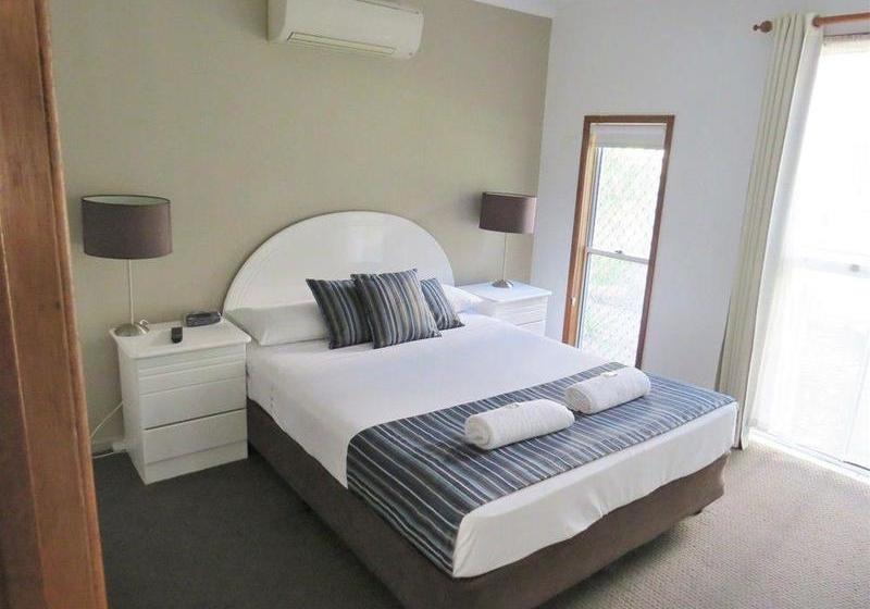 The Shores Holiday Apartments