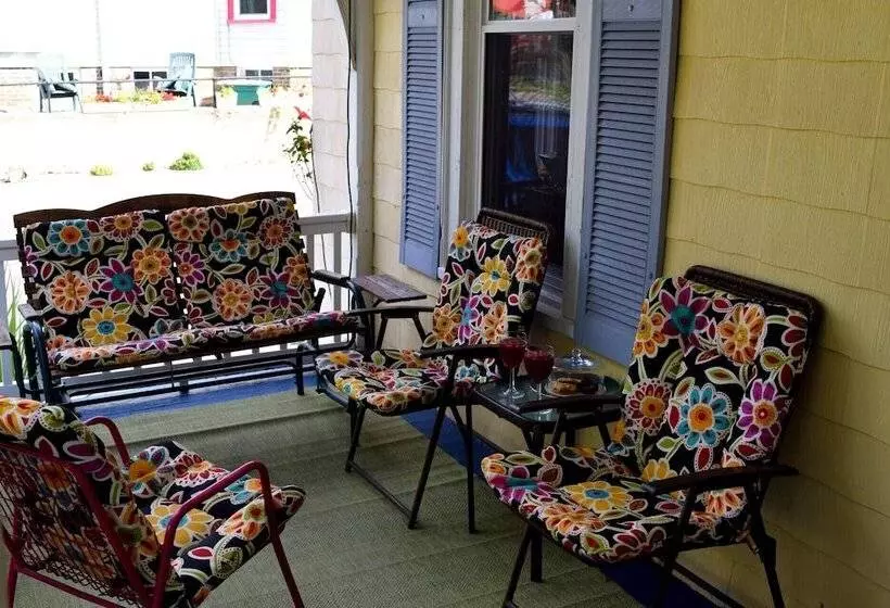تختخواب و صبحانه The Muse Gallery Guesthouse