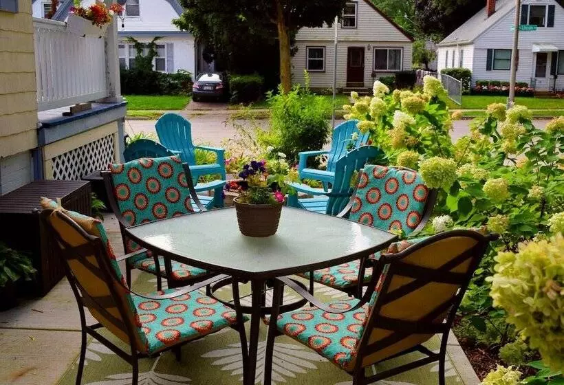 تختخواب و صبحانه The Muse Gallery Guesthouse