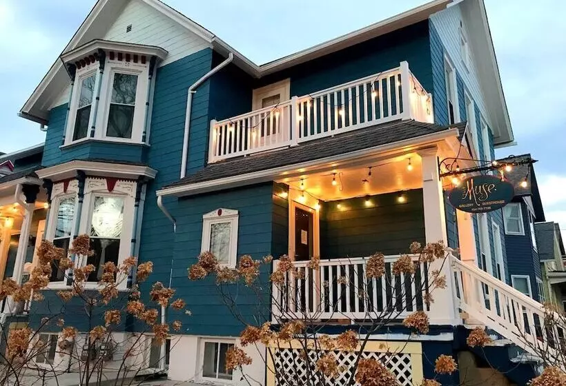 تختخواب و صبحانه The Muse Gallery Guesthouse