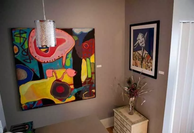 تختخواب و صبحانه The Muse Gallery Guesthouse