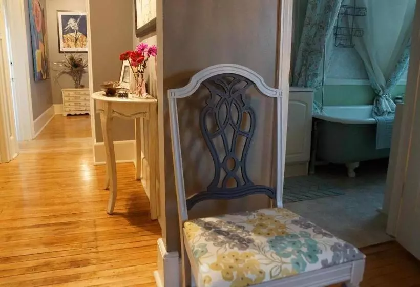 تختخواب و صبحانه The Muse Gallery Guesthouse