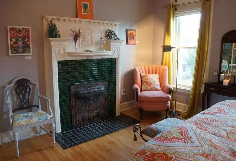 تختخواب و صبحانه The Muse Gallery Guesthouse
