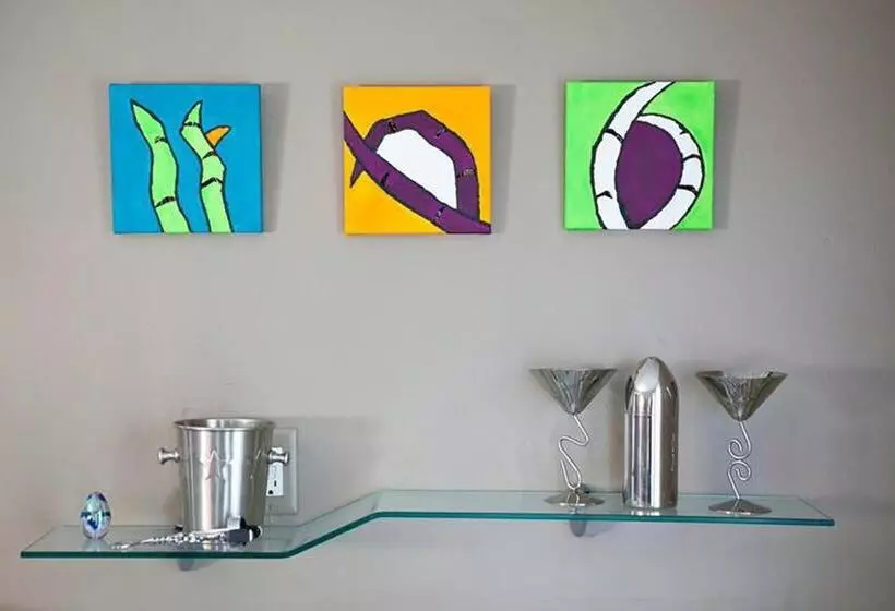 تختخواب و صبحانه The Muse Gallery Guesthouse