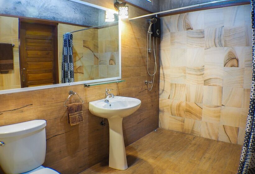 בית מלון כפרי Escape Cabins