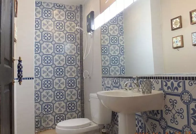 בית מלון כפרי Escape Cabins