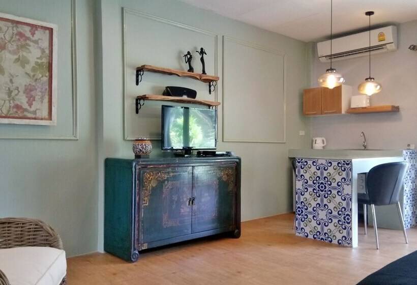 בית מלון כפרי Escape Cabins