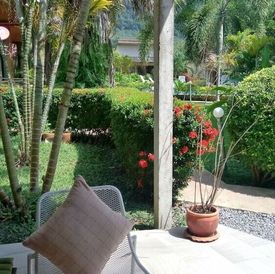 בית מלון כפרי Escape Cabins