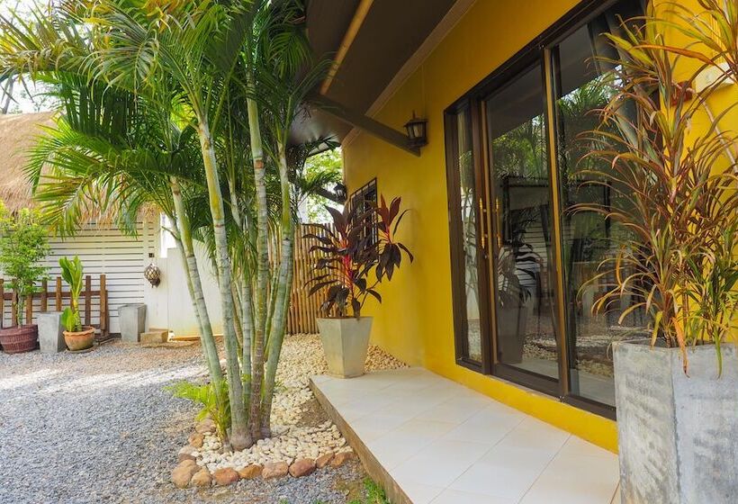 בית מלון כפרי Escape Cabins