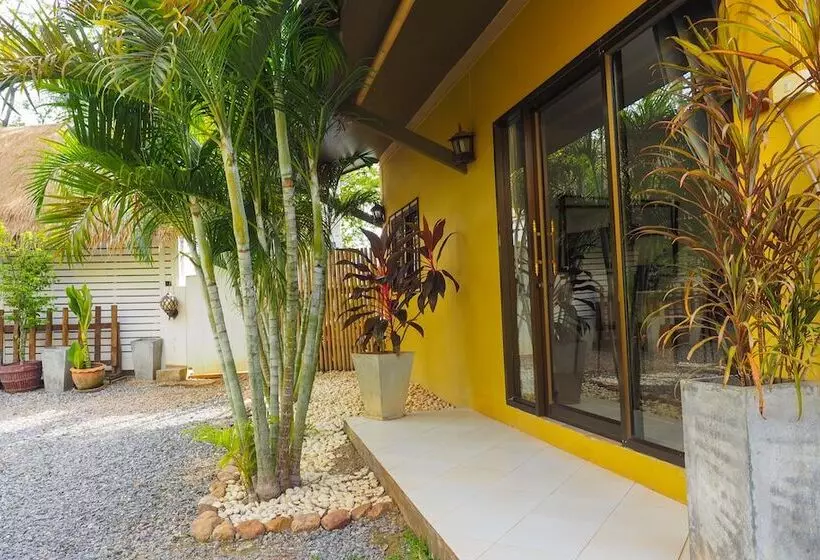 בית מלון כפרי Escape Cabins