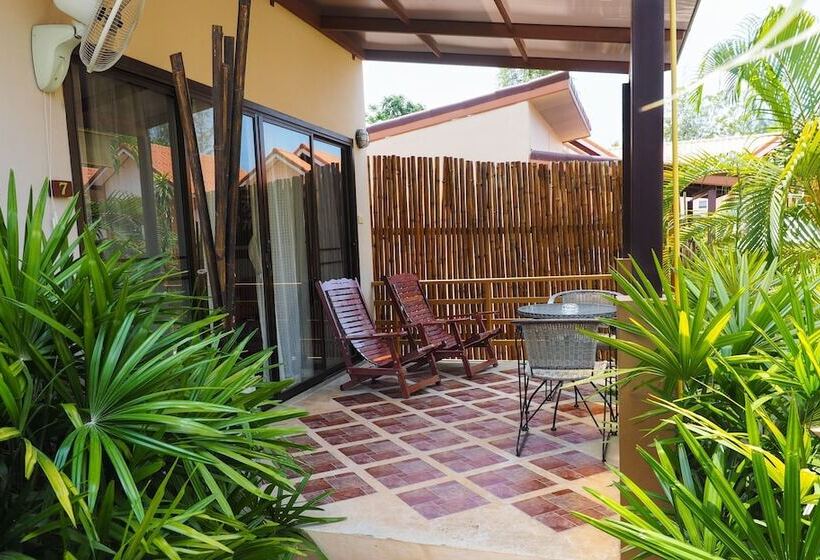 בית מלון כפרי Escape Cabins