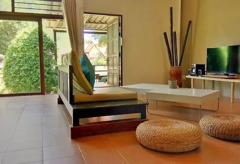 בית מלון כפרי Escape Cabins