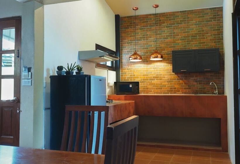 בית מלון כפרי Escape Cabins