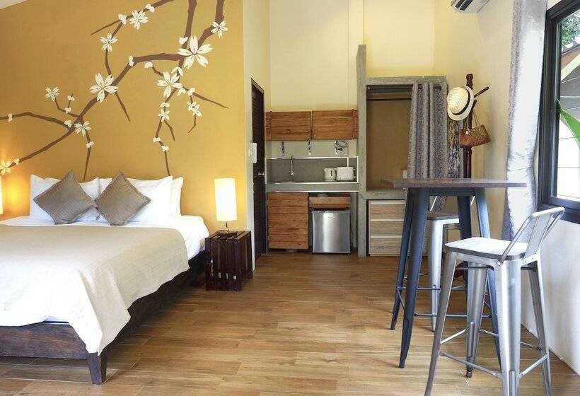 בית מלון כפרי Escape Cabins