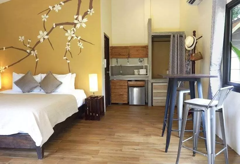 בית מלון כפרי Escape Cabins