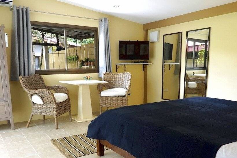 בית מלון כפרי Escape Cabins