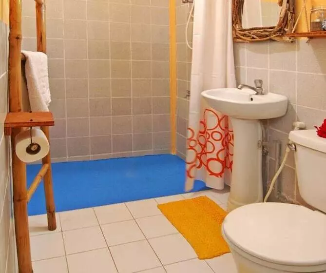 هتل Kurma Eco Beach Lodge