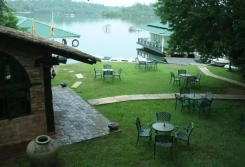 Отель Maduganga Villa Amazing Island Resort