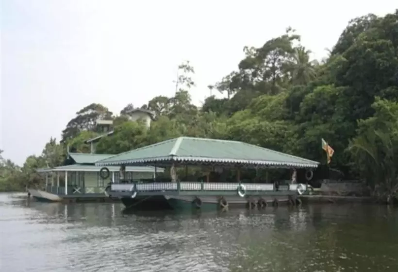 Отель Maduganga Villa Amazing Island Resort