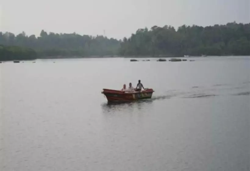 Отель Maduganga Villa Amazing Island Resort