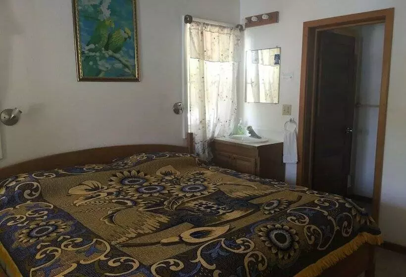 Hotel Maya Breeze Inn