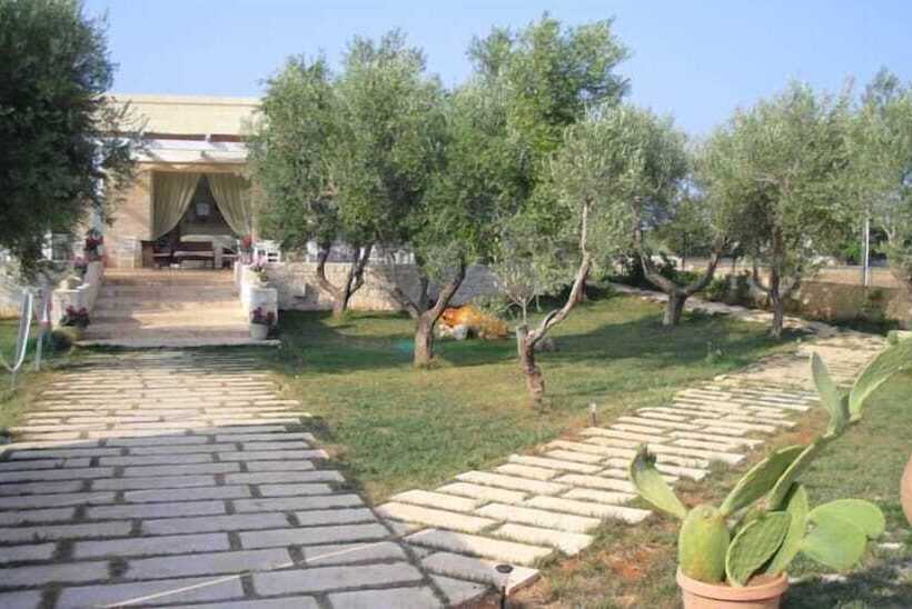 בית מלון כפרי Reverse