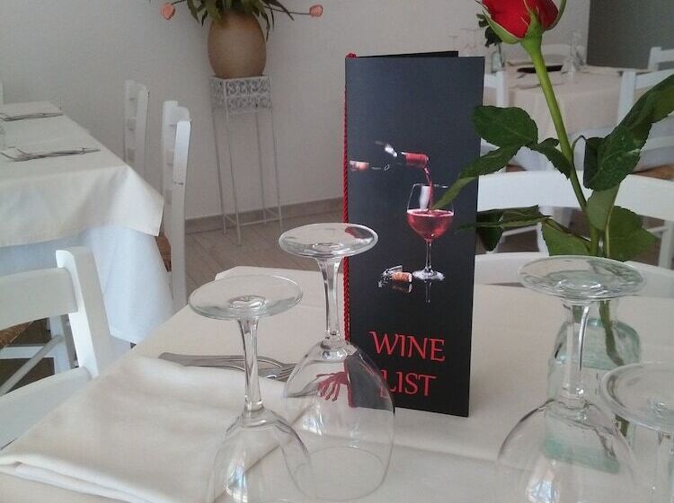 בית מלון כפרי Reverse