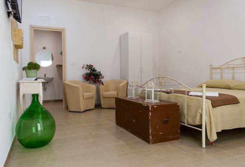 בית מלון כפרי Reverse