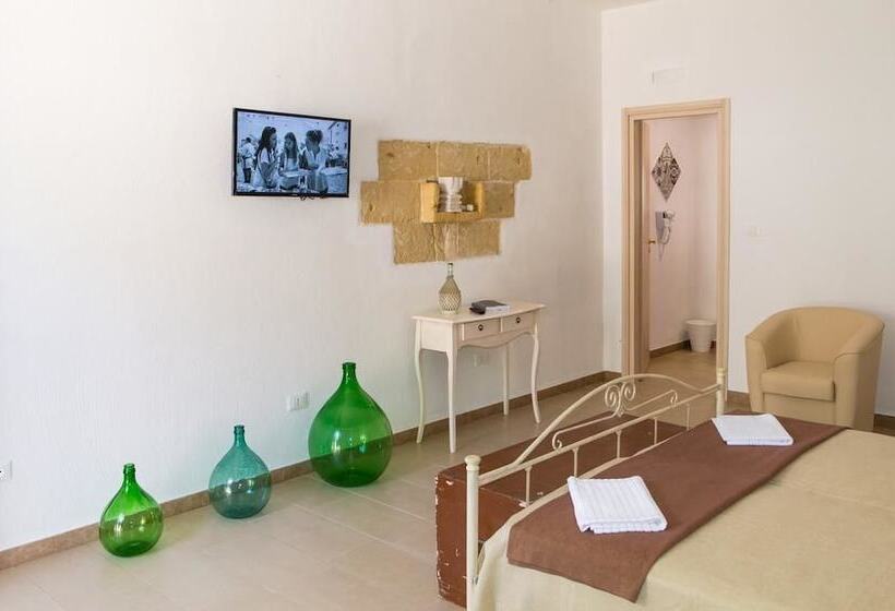 בית מלון כפרי Reverse