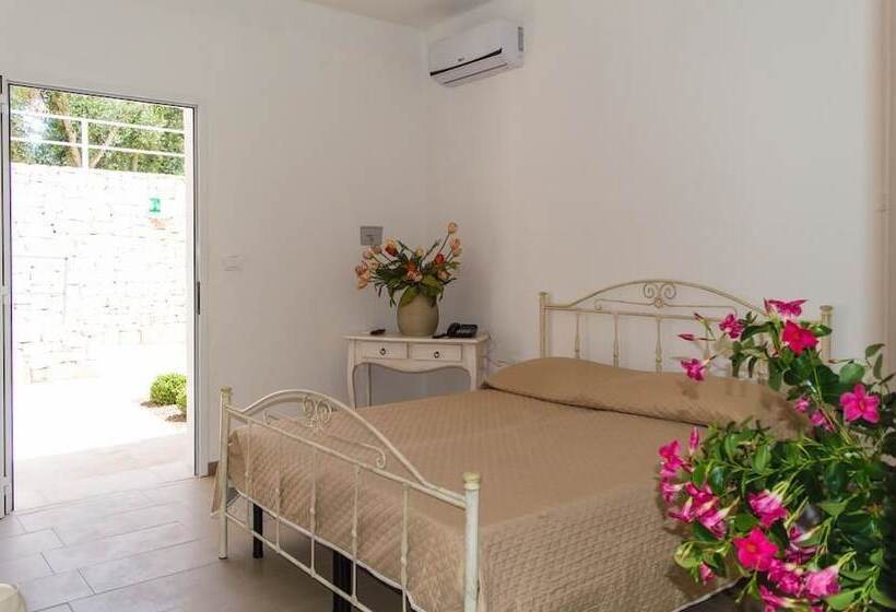 בית מלון כפרי Reverse