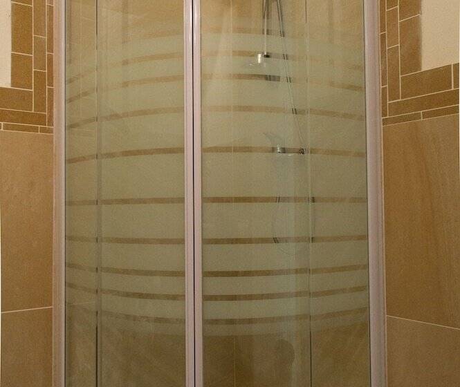 בית מלון כפרי Reverse