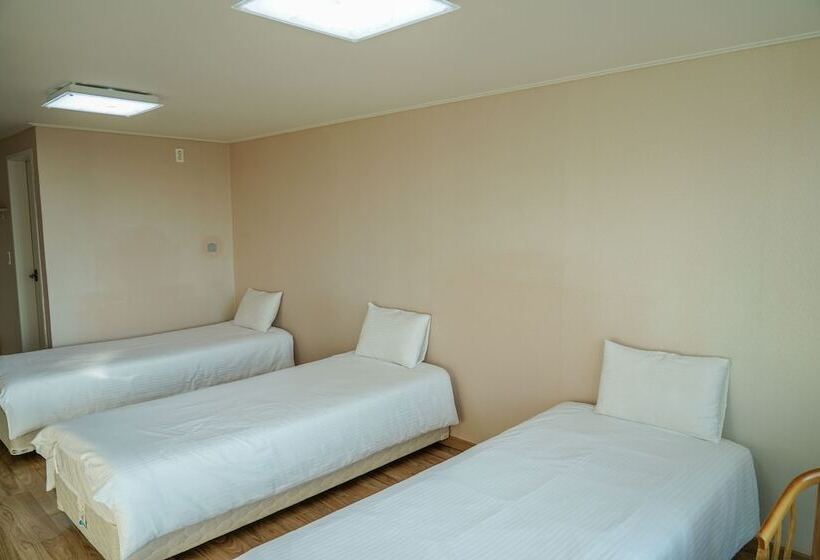 Hotel Stone And Wind Resort