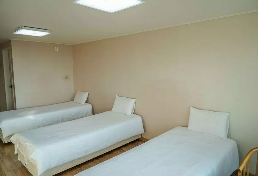 Hotel Stone And Wind Resort