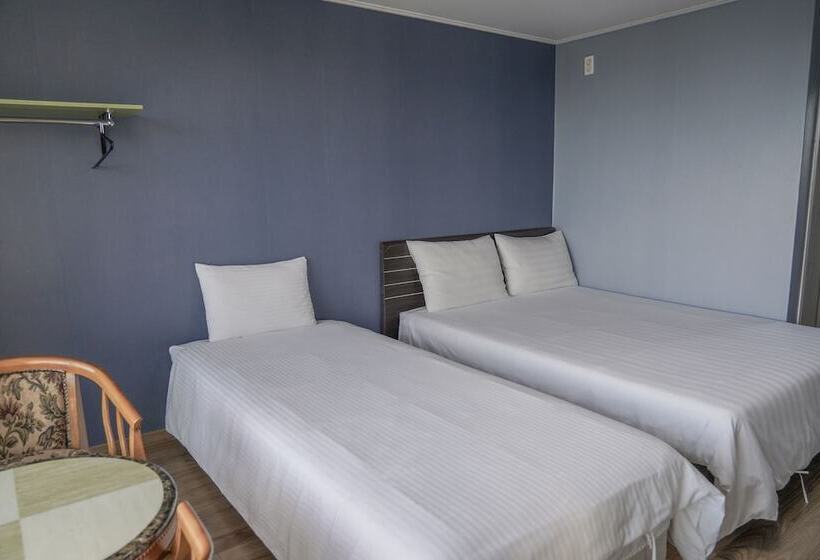 Hotel Stone And Wind Resort