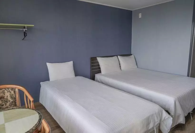 Hotel Stone And Wind Resort