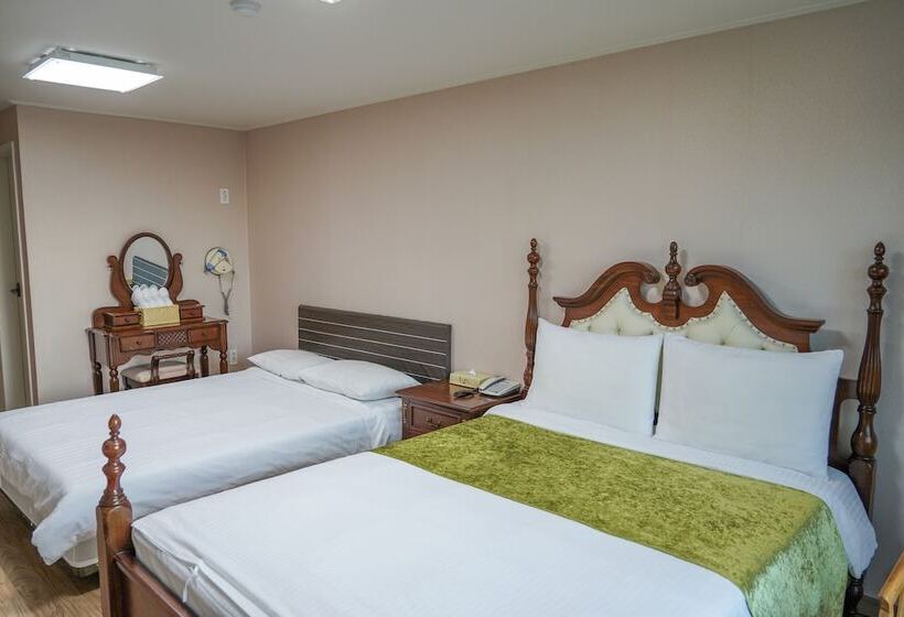 Hotel Stone And Wind Resort