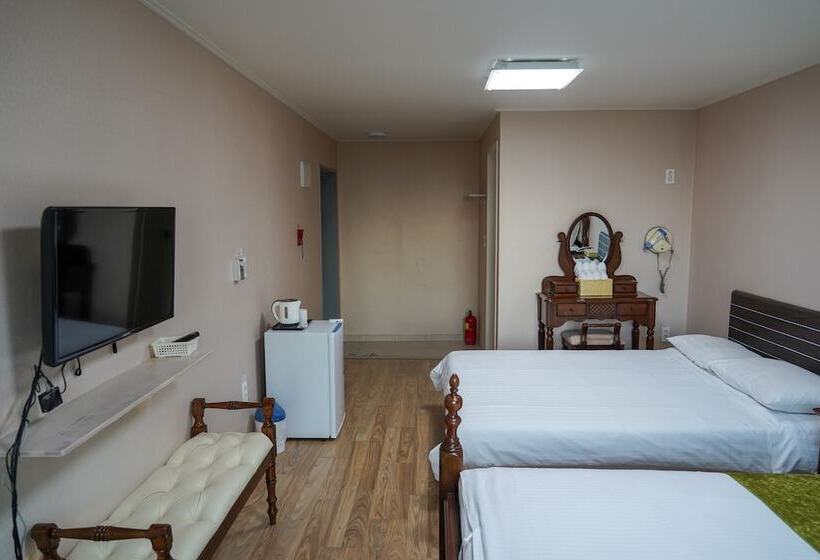 Hotel Stone And Wind Resort