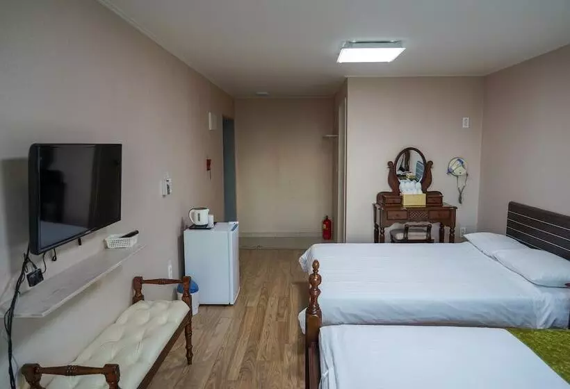 Hotel Stone And Wind Resort