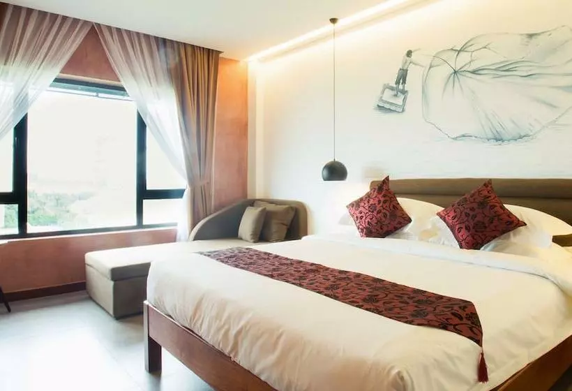 Almond Hotel Bassac River