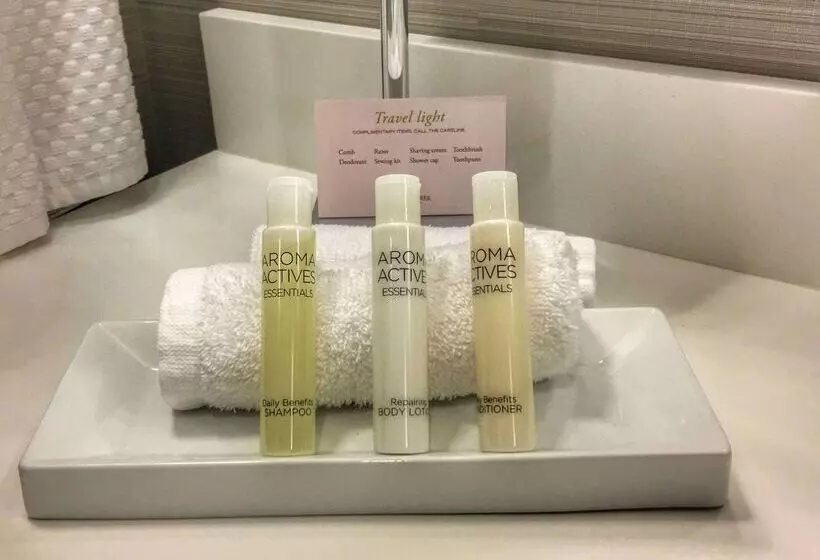 Отель Doubletree By Hilton Reading